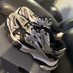 Balenciaga Track 2 Sneakers Beige / Black